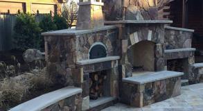 Outdoor Fireplace with Built in Pizza Oven